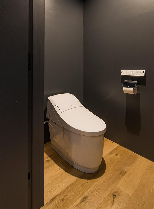 トイレはコンパクトで汚れが付きにくいLIXILの「プレアス　LSタイプ」を採用