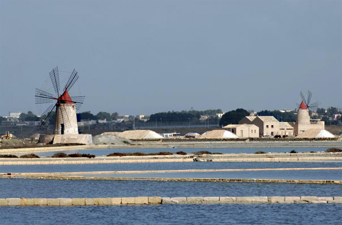 トラパニ塩生産の風景